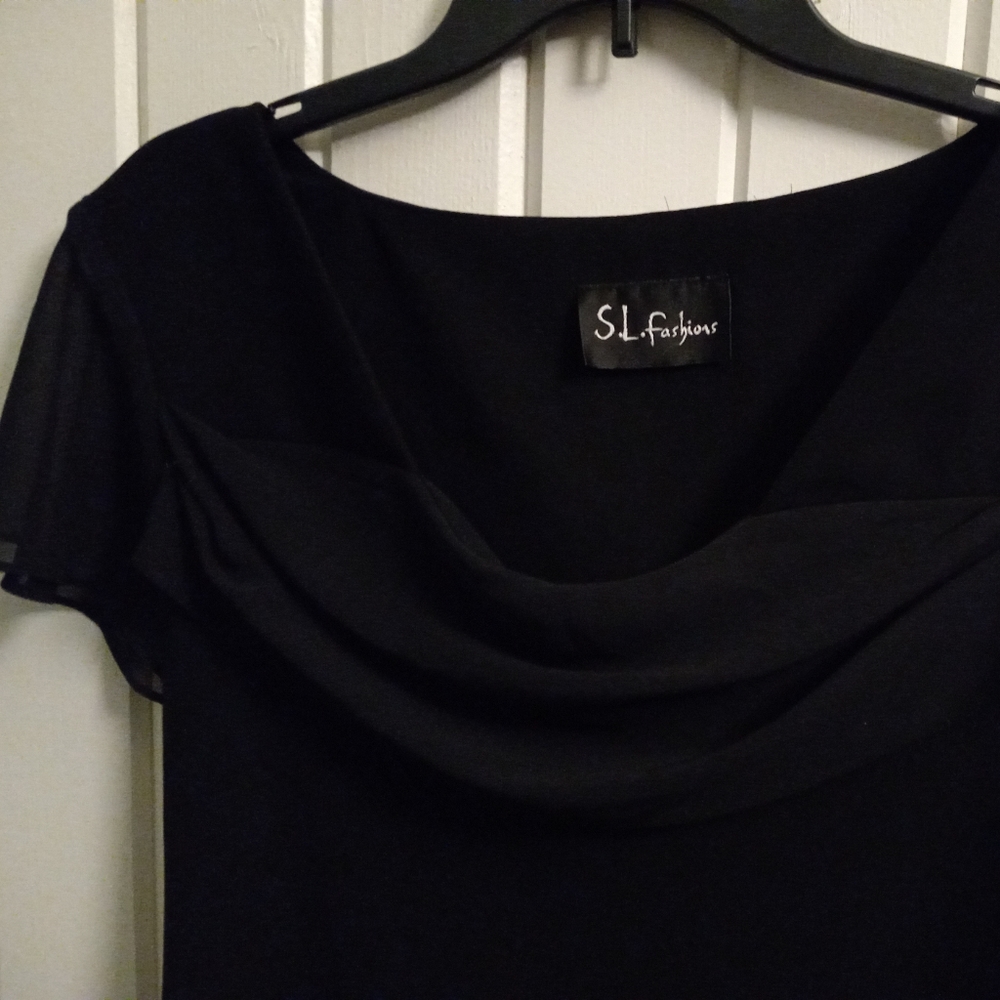 SALE! Elegant black dress with draped neckline & trumpet skirt - Picture 4 of 9
